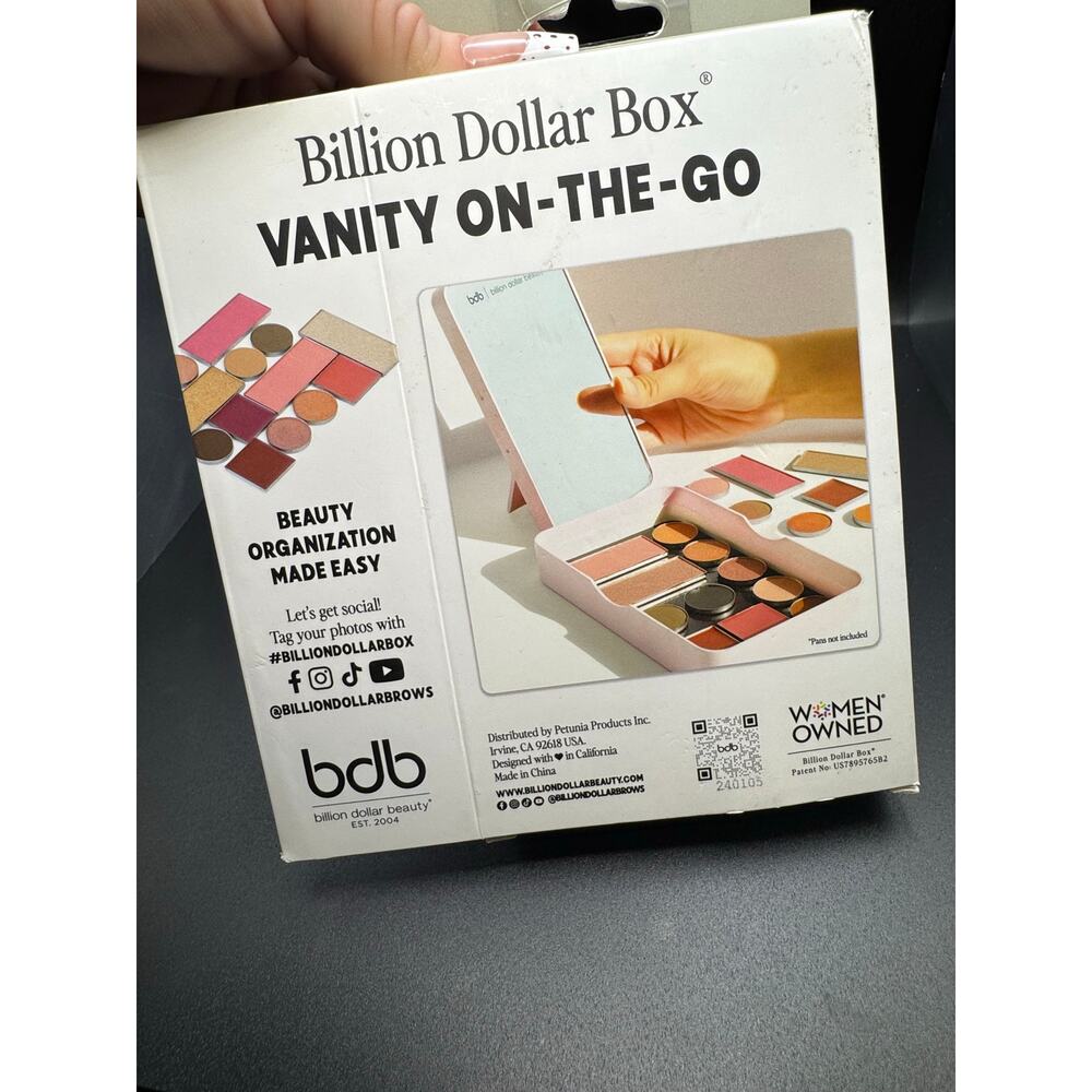 NWT Billion Dollar Box Includes A Magnetic Base & Mirror w kickstand- NO MAKEUP - Picture 4 of 8